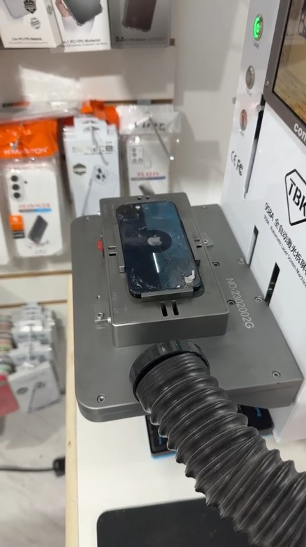 Bancada de atendimento com celular